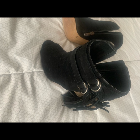 VINCE CAMUTO black suede, open toe shoes with tassel - Picture 4 of 6